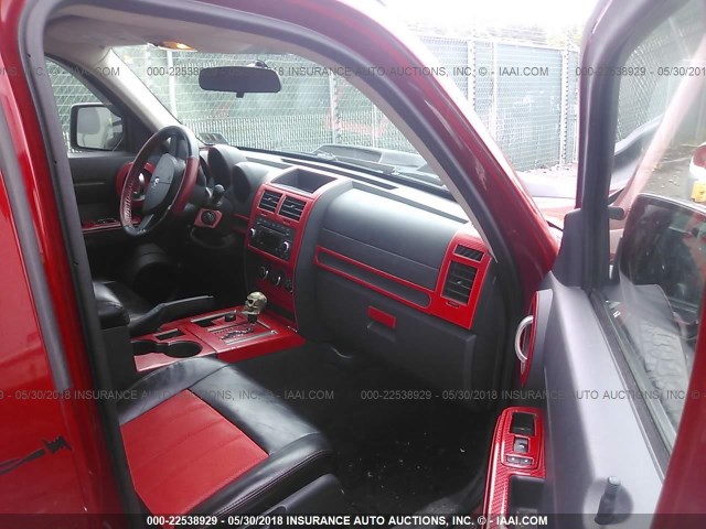 1D4PU4GK2BW522729 - 2011 DODGE NITRO HEAT MAROON photo 5