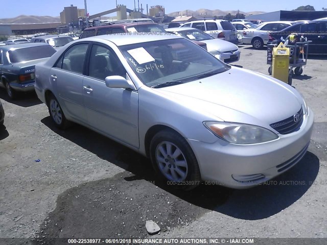 JTDBE30K720133967 - 2002 TOYOTA CAMRY LE/XLE/SE ვერცხლისფერი ფოტო 1