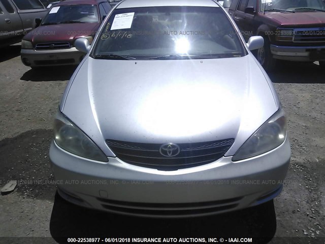 JTDBE30K720133967 - 2002 TOYOTA CAMRY LE/XLE/SE ვერცხლისფერი ფოტო 6
