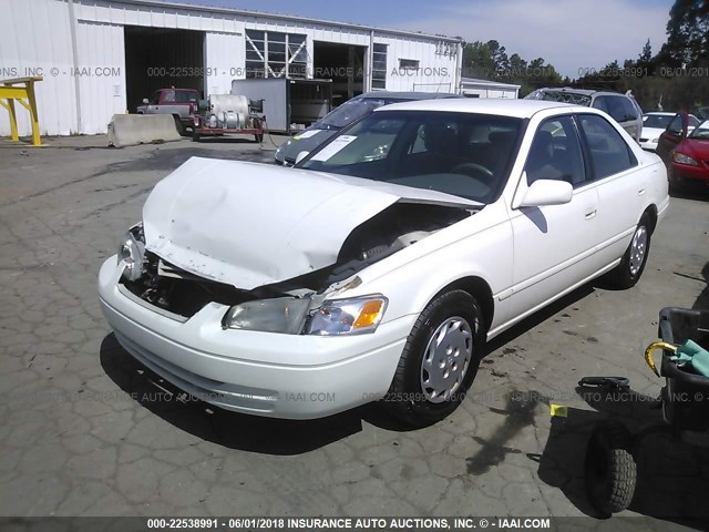 JT2BG22K7X0301009 - 1999 TOYOTA CAMRY LE/XLE WHITE photo 2