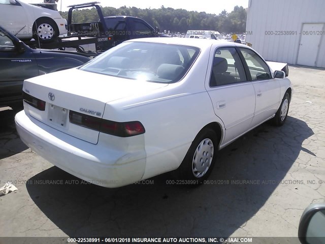 JT2BG22K7X0301009 - 1999 TOYOTA CAMRY LE/XLE WHITE photo 4