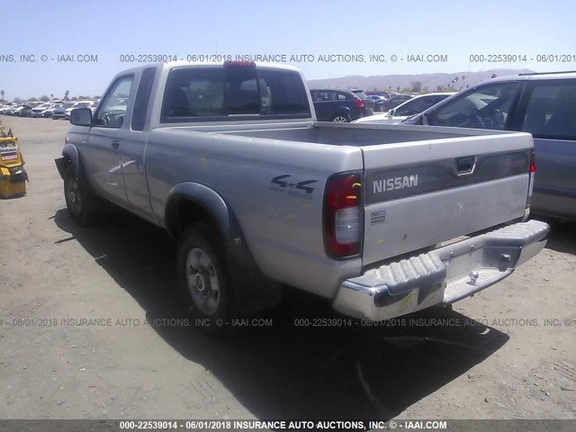 1N6ED26Y4XC315022 - 1999 NISSAN FRONTIER KING CAB XE/KING CAB SE SILVER photo 3