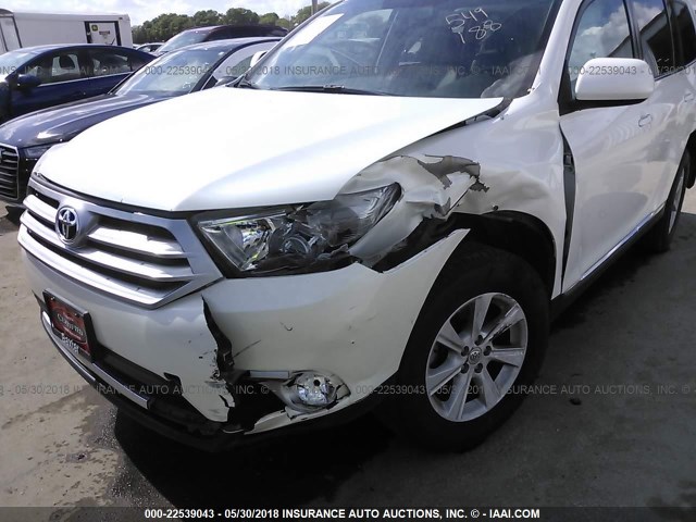 5TDBK3EH9DS211090 - 2013 TOYOTA HIGHLANDER PLUS/SE WHITE photo 6