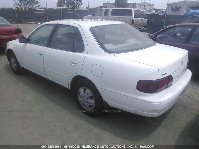 JT2BG12KXT0398310 - 1996 TOYOTA CAMRY DX/LE/XLE WHITE photo 3