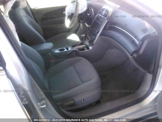 1G11B5SL6FF227727 - 2015 CHEVROLET MALIBU LS 银色 照片 5