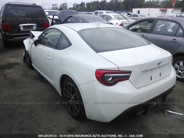 JF1ZNAA14H8703691 - 2017 TOYOTA 86 SPECIAL EDITION WHITE photo 3