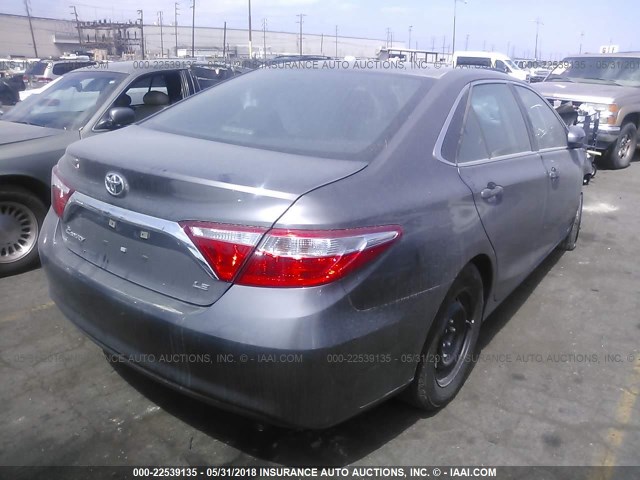 4T1BF1FK3HU446181 - 2017 TOYOTA CAMRY LE/XLE/SE/XSE 灰色 照片 4