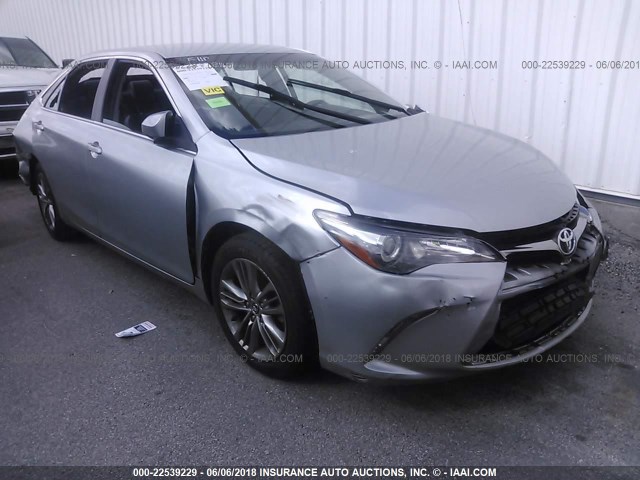 4T1BF1FK1FU084008 - 2015 TOYOTA CAMRY LE/XLE/SE/XSE SILVER photo 1