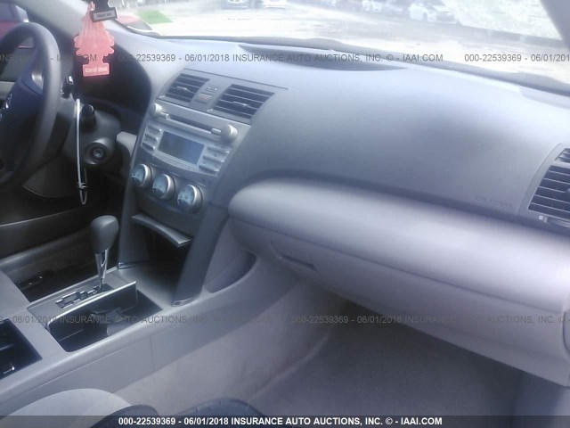 4T1BE46K98U247608 - 2008 TOYOTA CAMRY CE/LE/XLE/SE SILVER photo 5