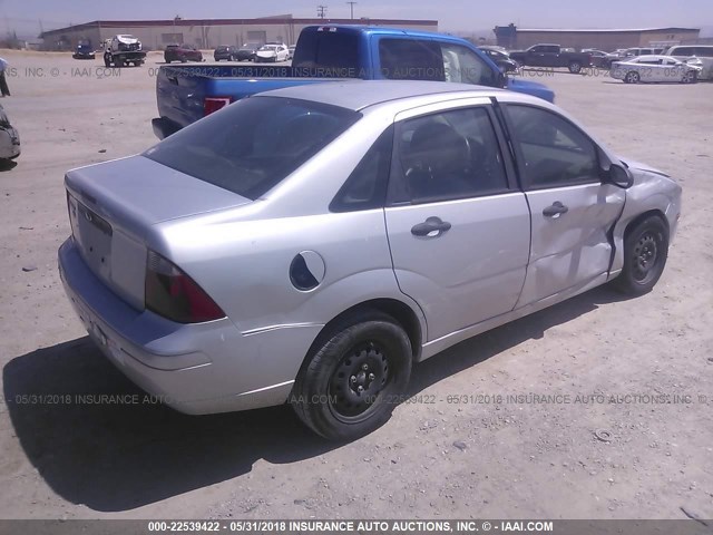 1FAFP34N37W119719 - 2007 FORD FOCUS ZX4/S/SE/SES SILVER photo 4