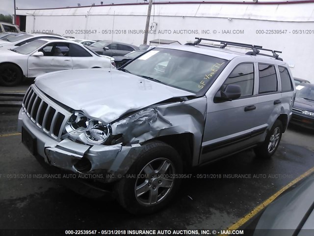 1J4GR48K45C607763 - 2005 JEEP GRAND CHEROKEE LAREDO/COLUMBIA/FREEDOM 银色 照片 2