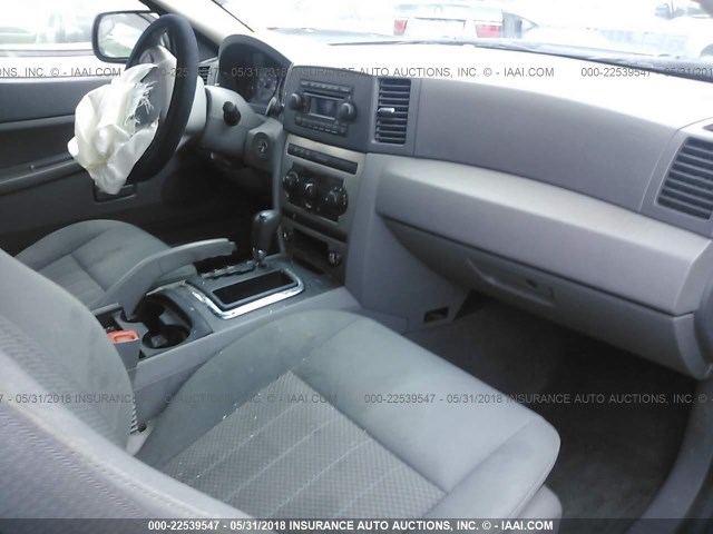 1J4GR48K45C607763 - 2005 JEEP GRAND CHEROKEE LAREDO/COLUMBIA/FREEDOM 银色 照片 5