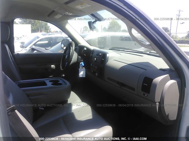 1GCEC14X27Z641182 - 2007 CHEVROLET SILVERADO C1500 CLASSIC WHITE photo 5