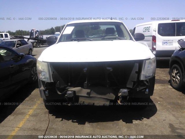 1GCEC14X27Z641182 - 2007 CHEVROLET SILVERADO C1500 CLASSIC WHITE photo 6