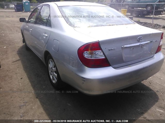 4T1BF30K83U059574 - 2003 TOYOTA CAMRY LE/XLE/SE ნაცრისფერი ფოტო 3