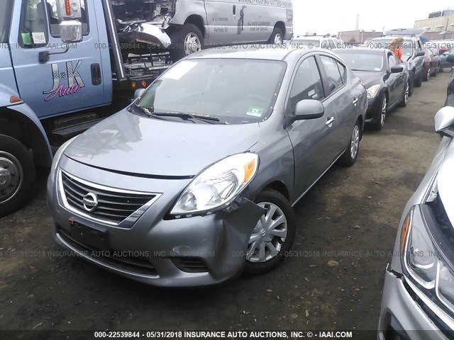 3N1CN7AP5CL929999 - 2012 NISSAN VERSA S/SV/SL GRAY photo 2