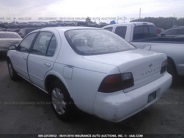 JN1CA21D4ST021686 - 1995 NISSAN MAXIMA GLE/GXE/SE WHITE photo 3