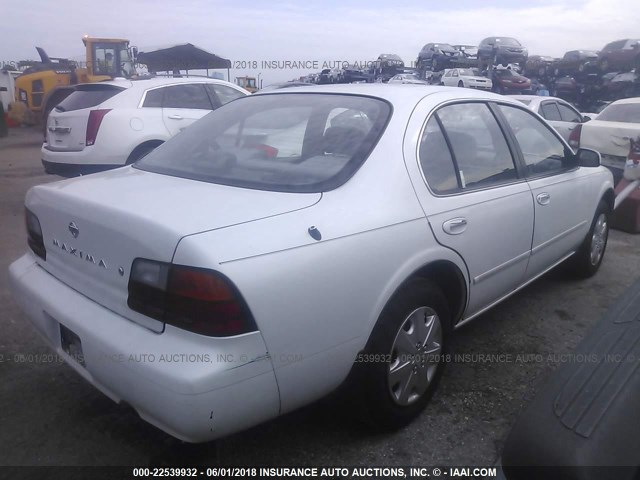 JN1CA21D4ST021686 - 1995 NISSAN MAXIMA GLE/GXE/SE WHITE photo 4