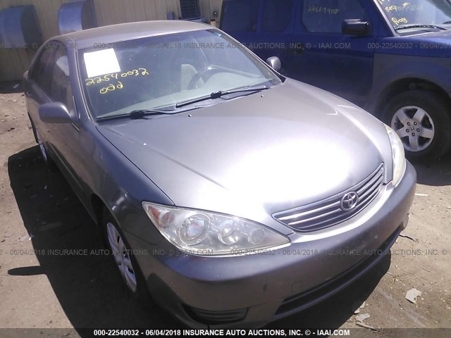 JTDBE30K853033427 - 2005 TOYOTA CAMRY LE/XLE/SE Boz foto 1