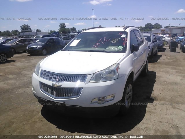 1GNLREED7AS100380 - 2010 CHEVROLET TRAVERSE LS WHITE photo 6
