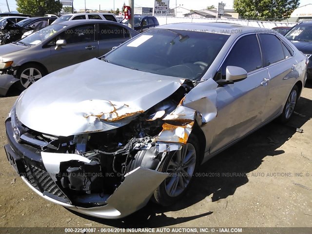 4T1BF1FK8HU380341 - 2017 TOYOTA CAMRY LE/XLE/SE/XSE WHITE photo 2