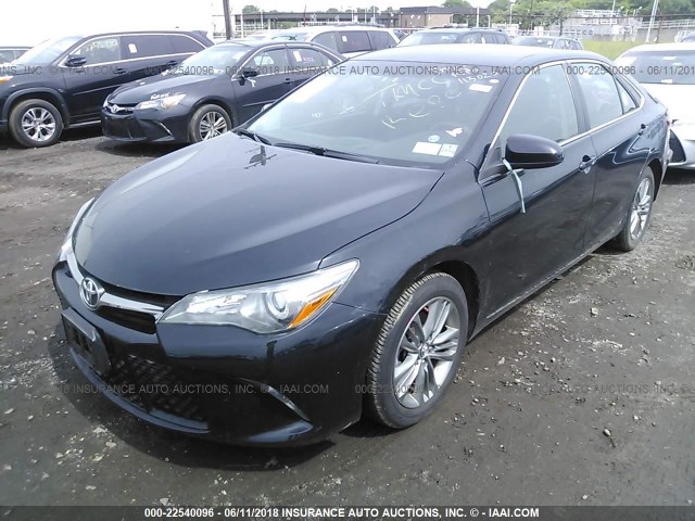 4T1BF1FK6FU113020 - 2015 TOYOTA CAMRY LE/XLE/SE/XSE BLACK photo 2