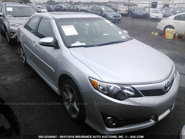 4T1BK1FKXEU549704 - 2014 TOYOTA CAMRY SE/XLE SILVER photo 1