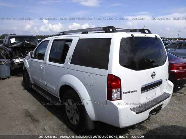 5N1AR18U75C744347 - 2005 NISSAN PATHFINDER LE/SE/XE WHITE photo 3