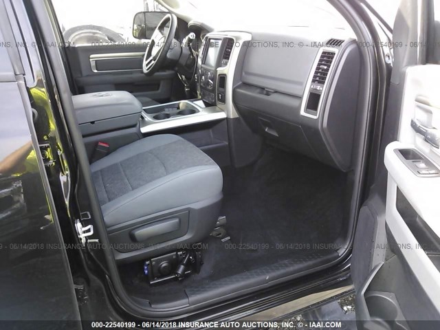 3C6UR5DJ9HG624319 - 2017 RAM 2500 SLT Чорний фото 5