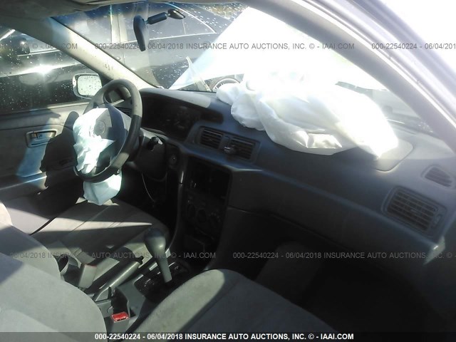 4T1BG22K9YU750057 - 2000 TOYOTA CAMRY CE/LE/XLE თეთრი ფოტო 5