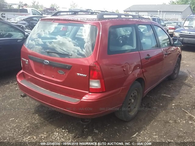 1FAFP36N95W102885 - 2005 FORD FOCUS ZXW RED photo 4