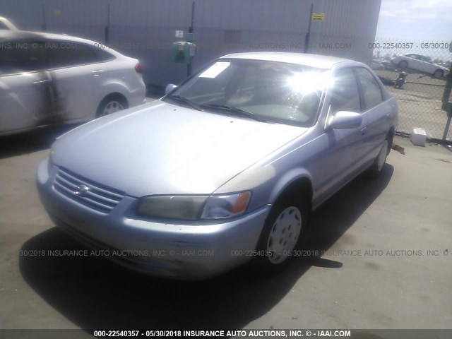 JT2BG22K2V0098480 - 1997 TOYOTA CAMRY LE/XLE BLUE photo 2