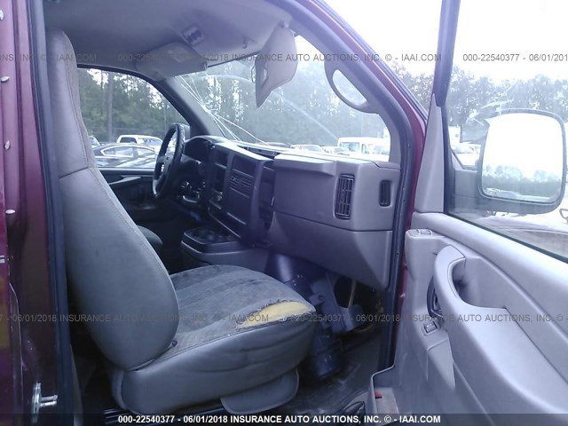 1GJHG39U461250701 - 2006 GMC SAVANA G3500 MAROON photo 5