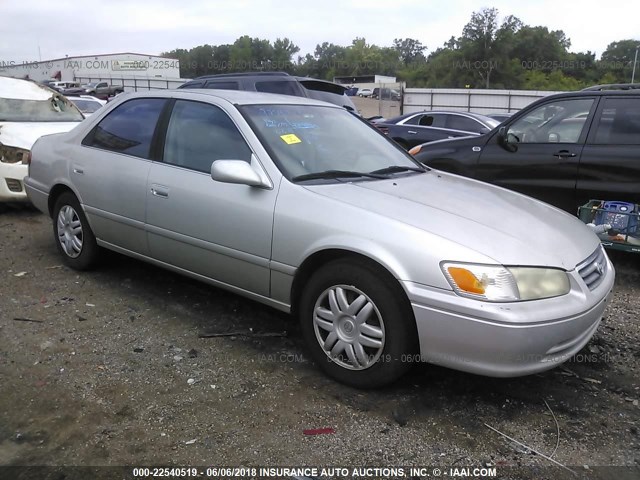 JT2BG22K5Y0454652 - 2000 TOYOTA CAMRY CE/LE/XLE SILVER photo 1