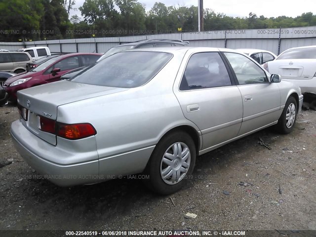 JT2BG22K5Y0454652 - 2000 TOYOTA CAMRY CE/LE/XLE SILVER photo 4