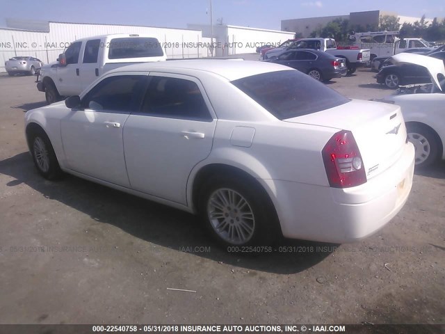 2C3KA43D09H528856 - 2009 CHRYSLER 300 LX WHITE photo 3