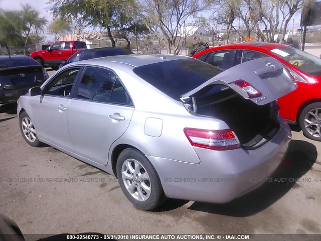 4T4BF3EK9AR064603 - 2010 TOYOTA CAMRY SE/LE/XLE SILVER photo 3