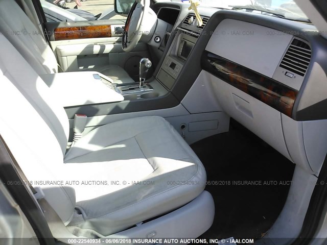 5LMFU27596LJ28703 - 2006 LINCOLN NAVIGATOR Gri fotoğraf 5