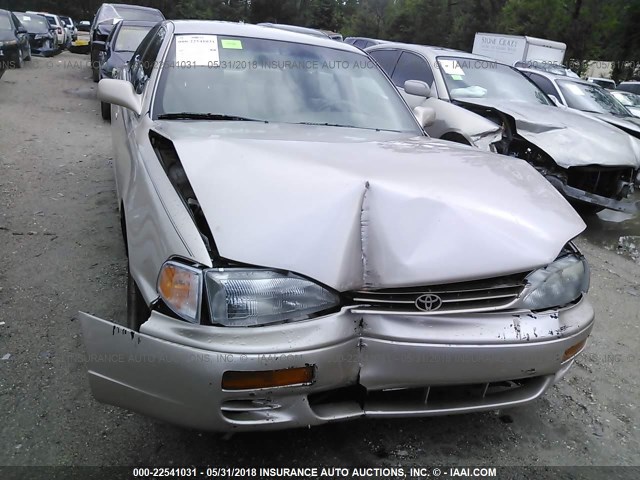 4T1BG12K0TU690642 - 1996 TOYOTA CAMRY DX/LE/XLE ოქროსფერი ფოტო 6