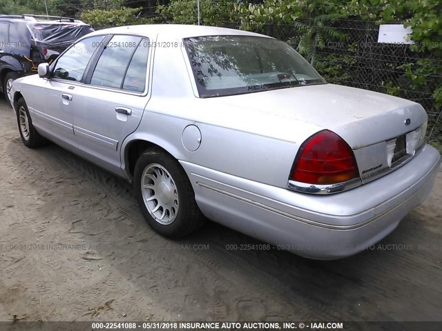 2FAFP74W3XX231070 - 1999 FORD CROWN VICTORIA LX WHITE photo 3