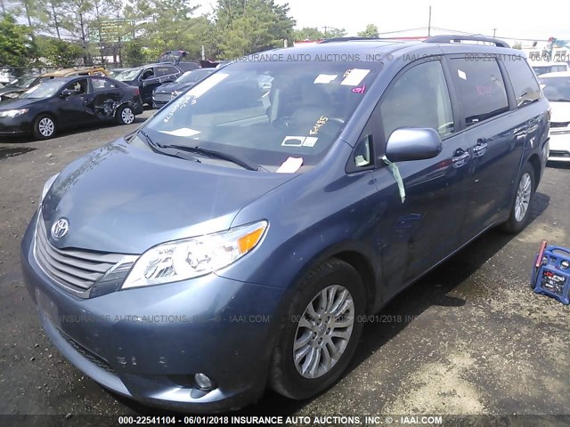 5TDYK3DC5FS591578 - 2015 TOYOTA SIENNA XLE/LIMITED BLUE photo 2