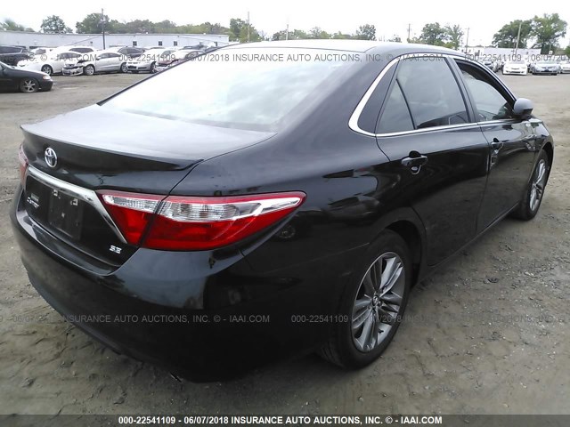 4T1BF1FK2FU495255 - 2015 TOYOTA CAMRY LE/XLE/SE/XSE BLACK photo 4