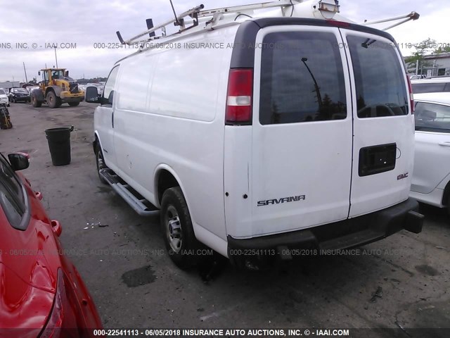 1GTGG25V651900560 - 2005 GMC SAVANA G2500 WHITE photo 3