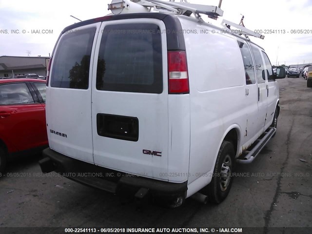 1GTGG25V651900560 - 2005 GMC SAVANA G2500 WHITE photo 4