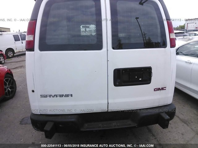 1GTGG25V651900560 - 2005 GMC SAVANA G2500 WHITE photo 8