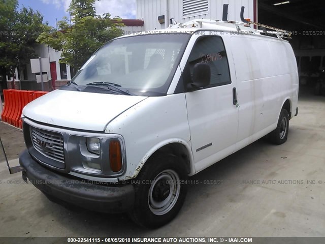 1GTGG25R821904124 - 2002 GMC SAVANA G2500 WHITE photo 2