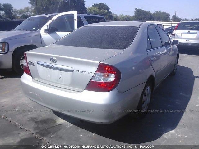4T1BE32K14U329665 - 2004 TOYOTA CAMRY LE/XLE/SE ვერცხლისფერი ფოტო 4