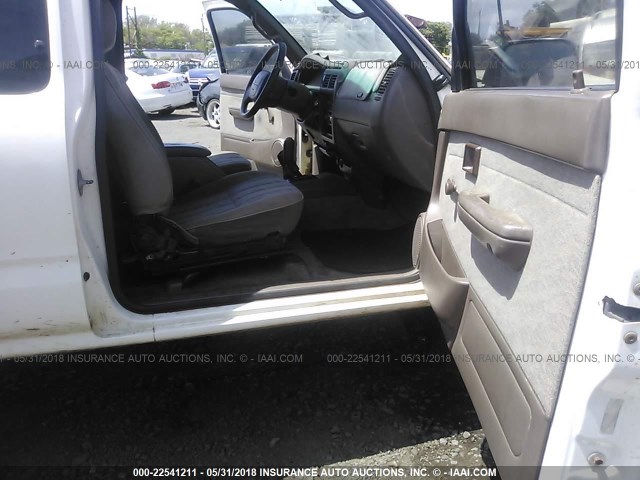 4TAWN72NXXZ512427 - 1999 TOYOTA TACOMA XTRACAB WHITE photo 5