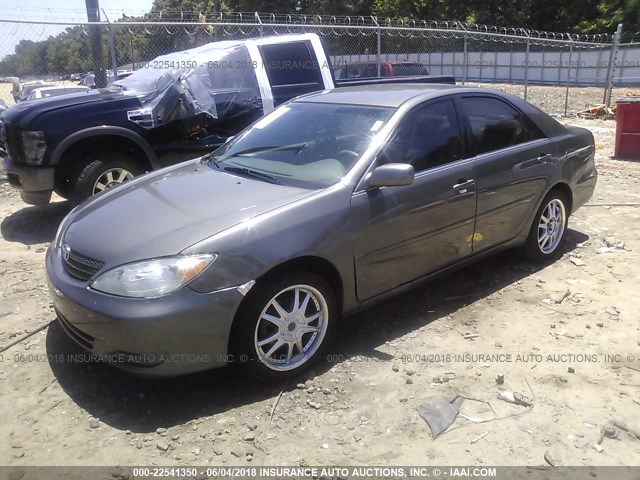 4T1BE32KX4U926930 - 2004 TOYOTA CAMRY LE/XLE/SE ნაცრისფერი ფოტო 2