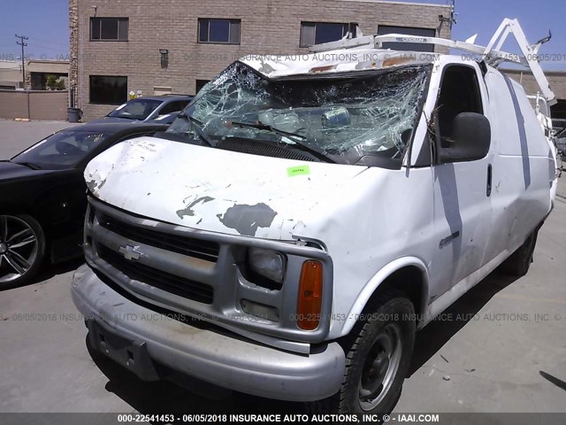 1GCGG25R911179907 - 2001 CHEVROLET EXPRESS G2500  WHITE photo 2